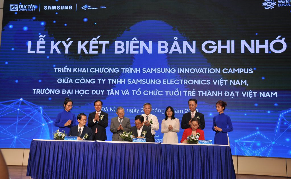 Samsung Việt Nam chính thức ký kết biên bản ghi nhớ thực hiện dự án Samsung Innovation Campus 2022-2023 tại trường Đại học Duy Tân, Đà Nẵng